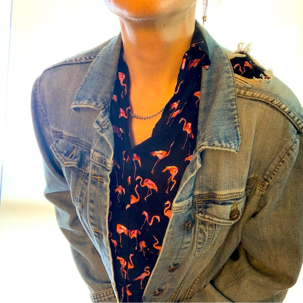 Suzy Shier size medium high distress med wash cuff & collar jean jacket